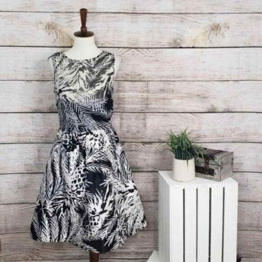 5/$25 Taylor Fit and Flare Fern Black White Abstract 2